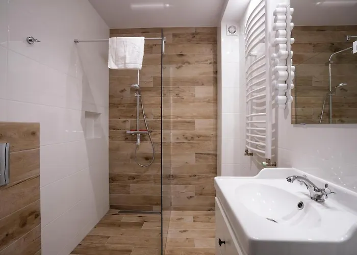 Rentplanet - Schroniskowa 스클라르스카포렘바